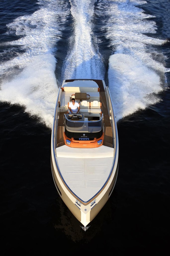 Foto 3 INVICTUS YACHT 370GT